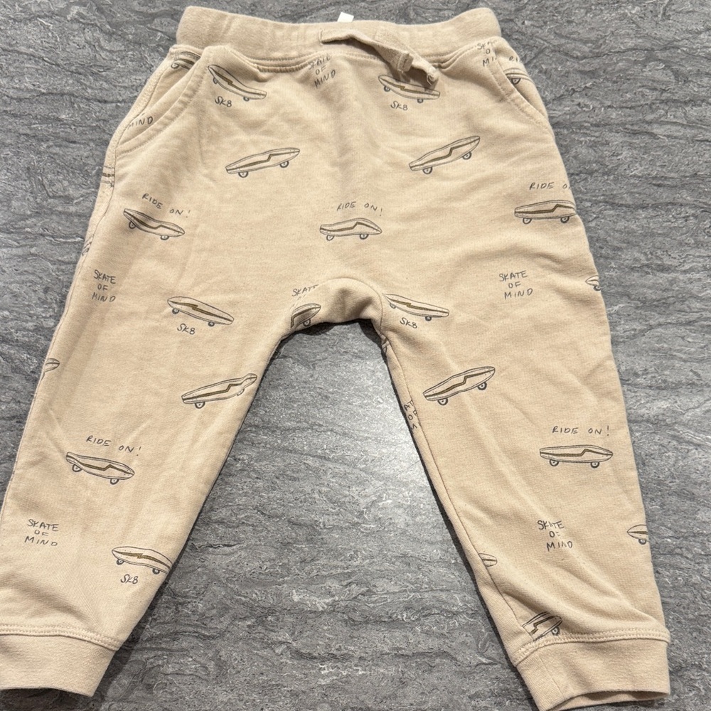 Rylee + Cru Beige Skateboard Print Joggers